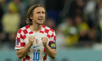 后院起火！莫德里奇意甲踢球，自家球队却在英冠为保级2-1绝杀