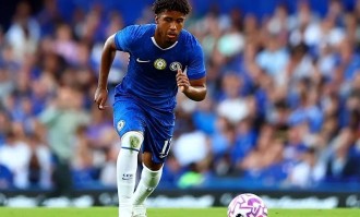 切尔西中场拒绝诱人薪资，为世界杯梦想留队，与多人竞争主力位置