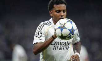 阿瓦雷斯的完美复仇：点球与任意球双杀皇马