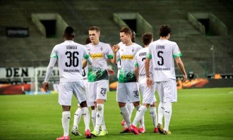 德甲焦点战：法兰克福主场迎战柏林联合，埃基蒂克与伦诺夫将成关键看点，比赛充满看点。