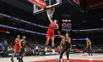 吉迪19+12特雷杨空砍36分 老鹰不敌公牛三连败