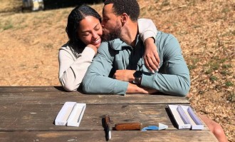 库里妻子:丈夫是名人没有隐私 在车里喂奶都有人进来